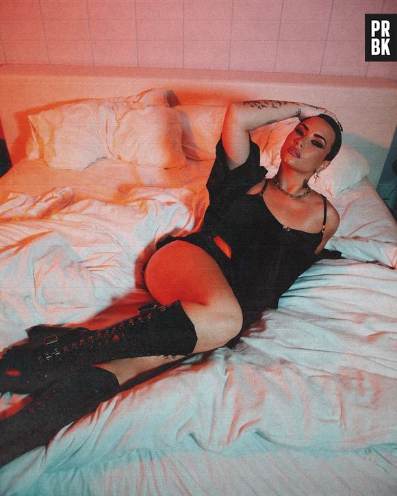 Demi Lovato se prepara para lançamento de 8º álbum, com hit "Skin of My Teeth"