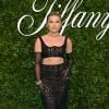 Florence Pugh também marcou o evento, tirando fotos com várias famosas