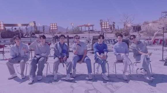 BTS faz live com apresentações inéditas e relembra melhores momentos do grupo