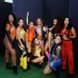 Anitta posa com duas bailarinas nos bastidores do Rock in Rio Lisboa 2022 após mala extraviada