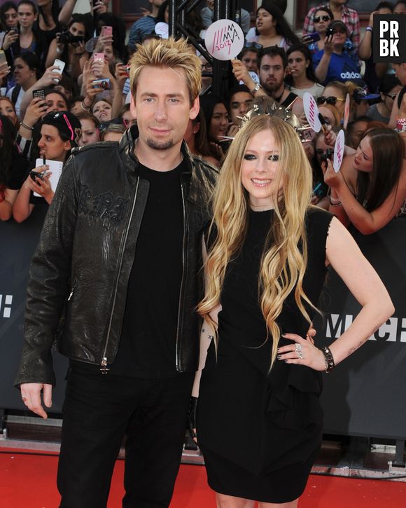 Avril Lavigne contou ainda que ela e seu marido, Chad Kroger, tiveram despedidas de solteiros: "Foi em uma ilha, que eu não me lembro, brincadeira! Dormimos até as 5h"