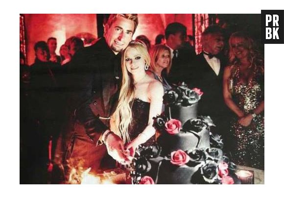 Apesar do jeito moleca, Avril Lavigne fala que faz o que pode para não estragar seu casamento com Chad Kroger: "Nós não vamos a festas separados. Nós queremos cuidar bem dele (do casamento)"