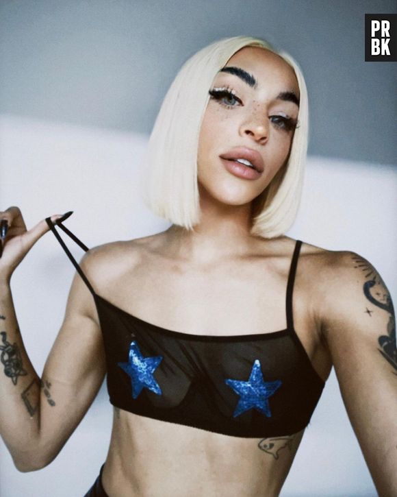 Pabllo Vittar relembrou que o clipe de "Bandida" sofreu com as restrições do YouTube por conta do títuo da música, enquanto "Bandido", de Zé Felipe, não enfrentou esse problema