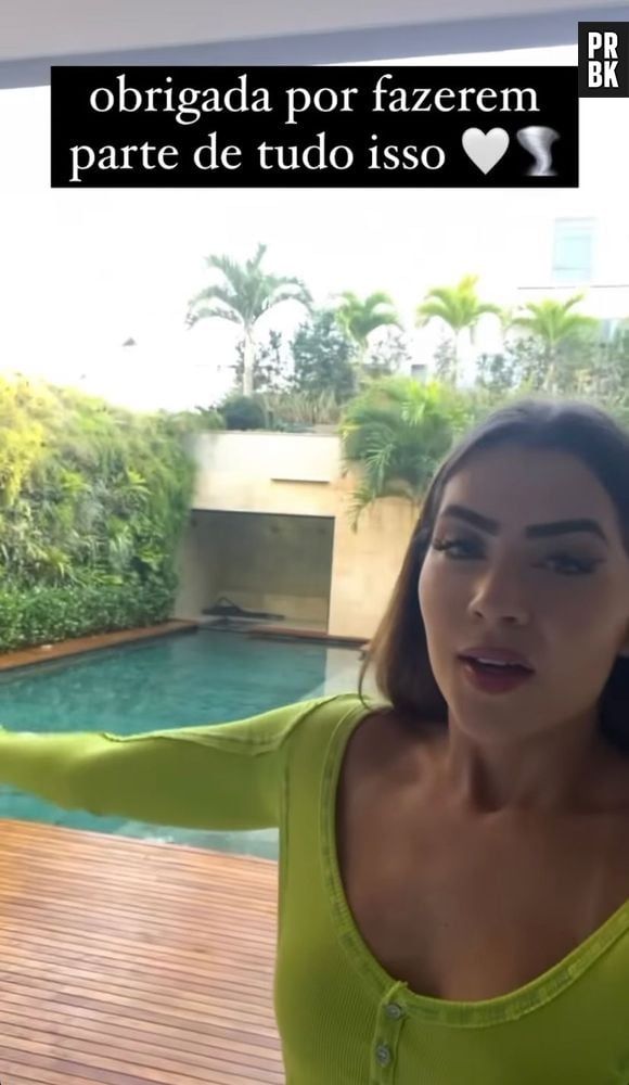 Jade Picon exibe piscina em sua mansão no Rio de Janeiro