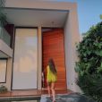 Jade Picon chama atenção com porta gigantesca em mansão