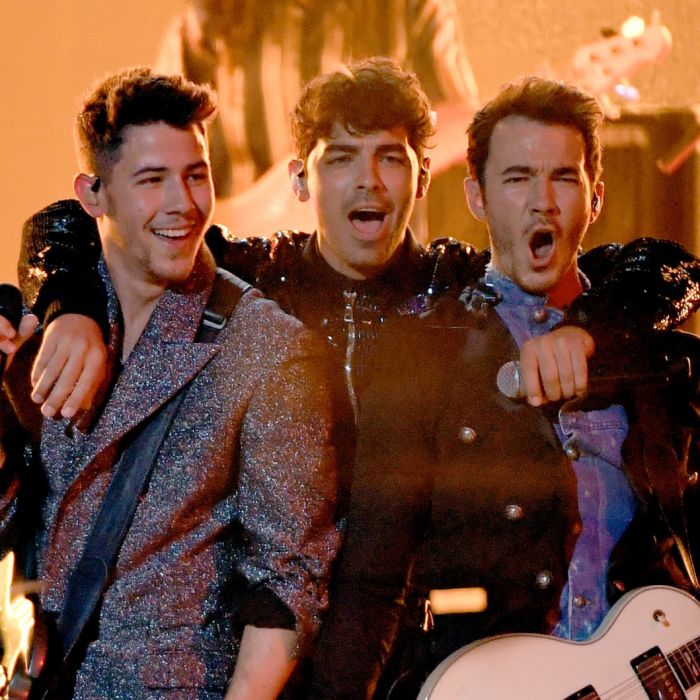 Jonas Brothers é um trio musical formado por três irmãos. O grupo é conhecido mundialmente