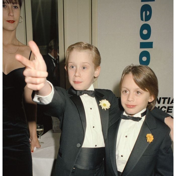  Macaulay Culkin e seu irmão,  Kieran Kyle Culkin. O ator é mundialmente conhecido por seus filmes quando criança e, hoje, tem 41 anos  