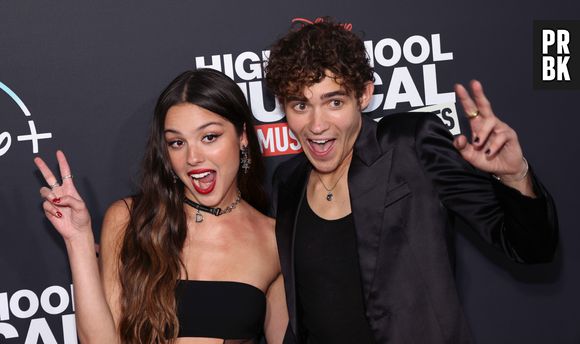 "High School Musical: The Musical: The Series": Olivia Rodrigo e Joshua Bassett superam climão e posam juntos para lançamento da 3ª temporada, que já estreou no Disney+