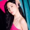 Girls' Generation: Tiffany Young se jogou no rosa, cor que está em alta