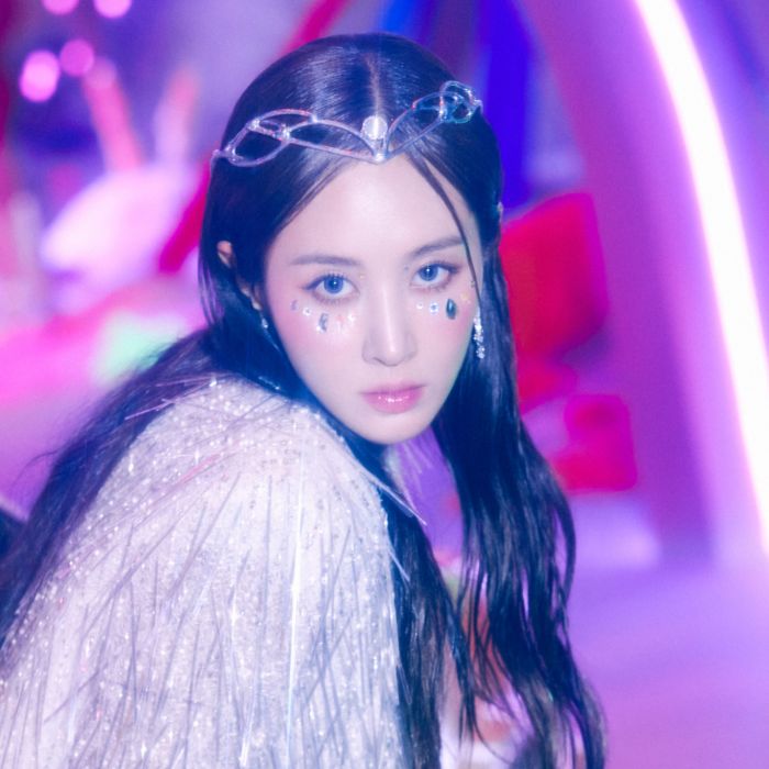 Girls&#039; Generation: Yuri foi com look de franjas em 2º photoshoot
