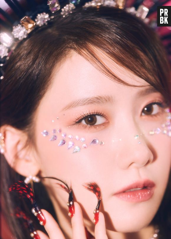 Girls' Generation: cristais e pedras na maquiagem, além da nailart criativa, foram destaque