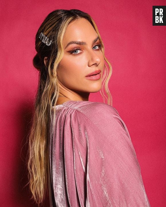 Giovanna Ewbank rebate críticas de Karina Bacchi: "Revolta quando se metem"