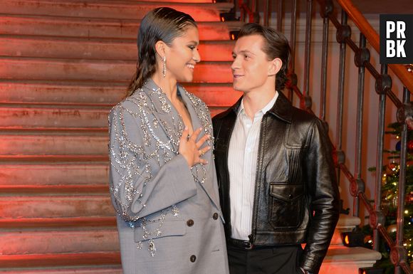 Zendaya e Tom Holland, com look estilizado, em evento de "Homem-Aranha"