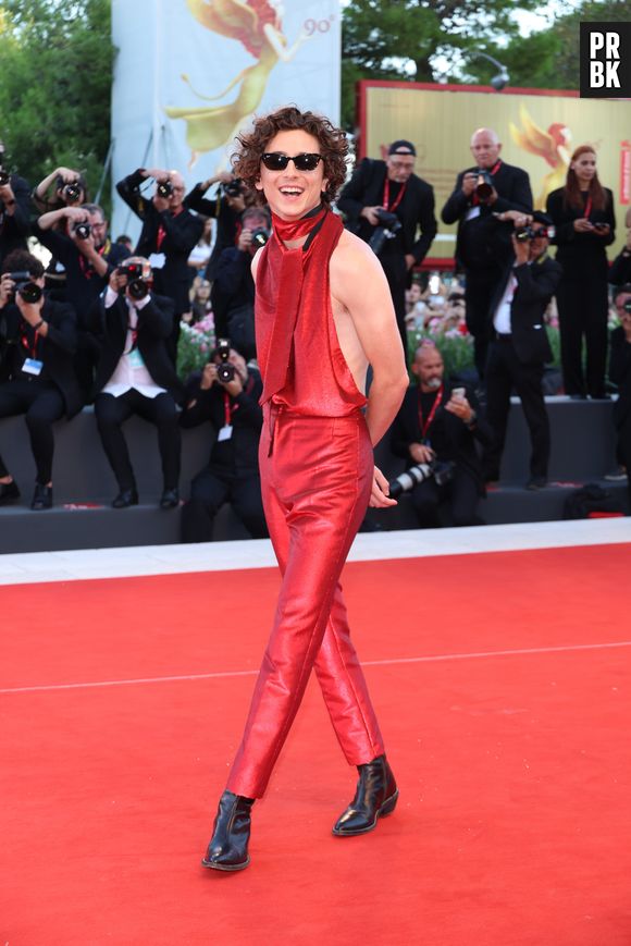 Festival de Veneza: Timothee Chalamet foi com macacão vermelho ousado