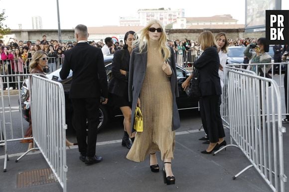 A cantora Lorde prestigia desfile da Prada na Semana de Moda em Milão