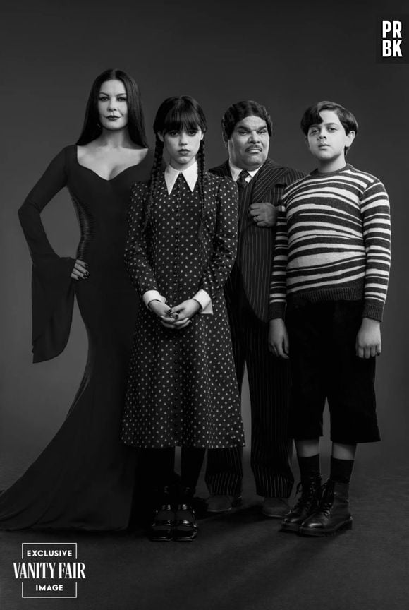 Mortícia (Catherine Zeta-Jones), Wandinha (Jenna Ortega), Gomez (Luis Guzmán) e Pugsley (Isaac Ordonez) formam a família Addams de "Wandinha"