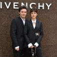 Paris Fashion Week:  Nicola Peltz e Brooklyn Beckham em evento da Givenchy 