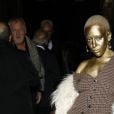Paris Fashion Week: Doja Cat apareceu pintada de dourado em evento