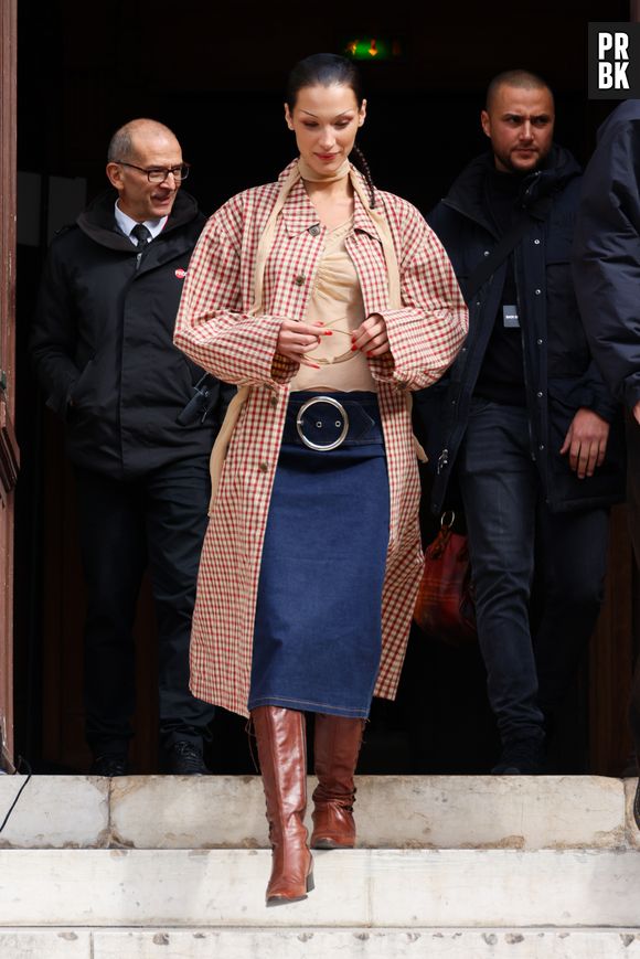 Paris Fashion Week: Bella Hadid foi ao desfile de Thom Browne