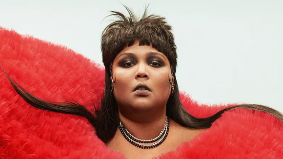 Lizzo relembra racismo que sofreu e abre detalhes do seu namoro