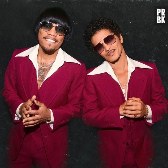 Duo Silk Sonic, formado por Bruno Mars e Anderson .Paak, afirma não ter submetido seu novo álbum ao Grammy 2023 após vencer quatro prêmios por "Leave The Door Open"