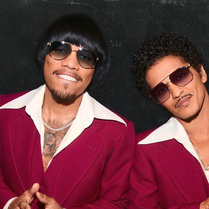 Review: Bruno Mars e Anderson .Paak declaram seu amor aos anos 70 com o  Silk Sonic