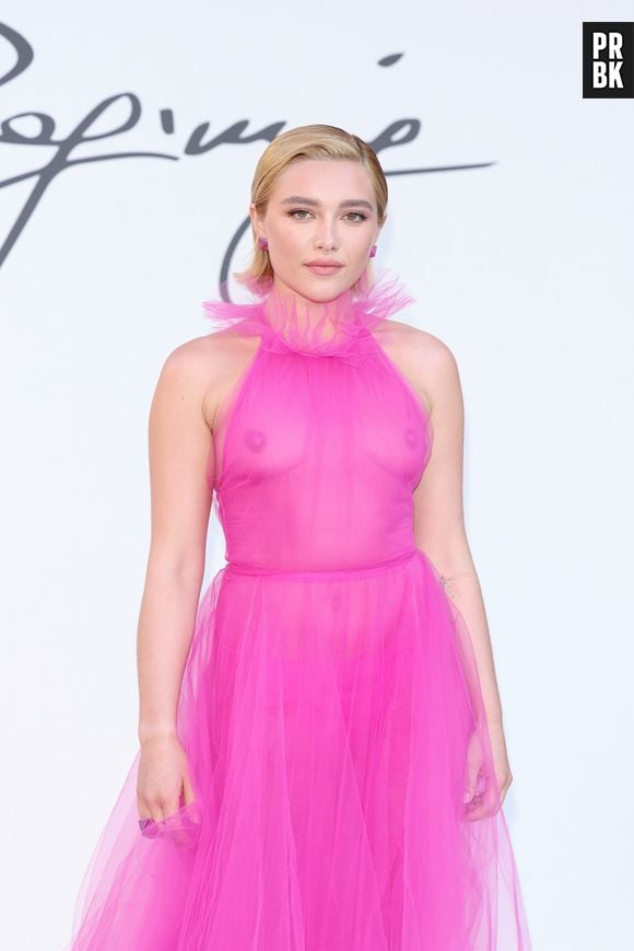 Florence Pugh rebateu críticas por vestido transparente