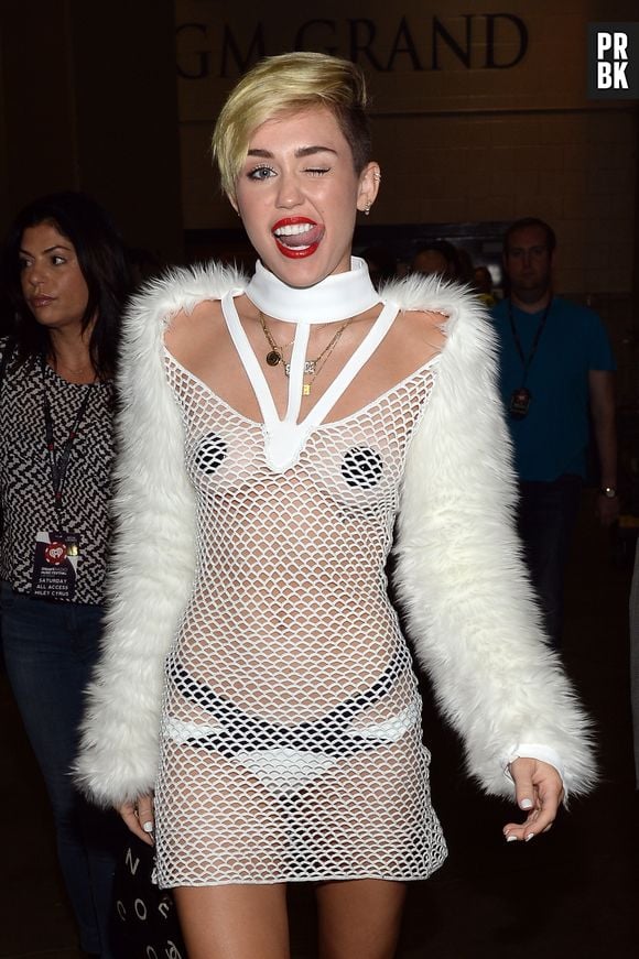 Miley Cyrus já usou vários looks bem transparentes