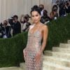 Zoe Kravitz foi ao Met Gala com vestido transparente 