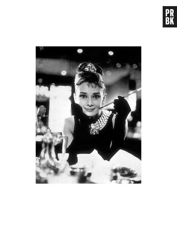 Pra você que é chegada em um pretinho básico e prefere apostar no clássico, a melhor pedida é a maravilhosa Holly, de "Bonequinha de Luxo". Tira o colar de pérolas da gaveta e arrasa!