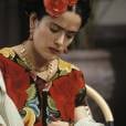  A Frida Kahlo, do filme "Frida", tamb&eacute;m &eacute; uma velha conhecida da galera que curte se fantasiar. Afinal, tem coisa melhor do que colocar um vestido florido e uma coroa de flores e sair por a&iacute; se sentindo uma diva?&nbsp; 