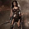 As meninas já saem de Mulher-Maravilha há muitos carnavais. Mas agora a super-heroína tá de cara nova, por causa de "Batman V Superman: Alvorecer da Justiça". Que tal acompanhar esse novo visual da gata?