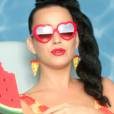  Por usar muitas frutas como acess&oacute;rio em sua carreira, Katy Perry virou "Shui guo jie", ou "irm&atilde; da fruta", na China 