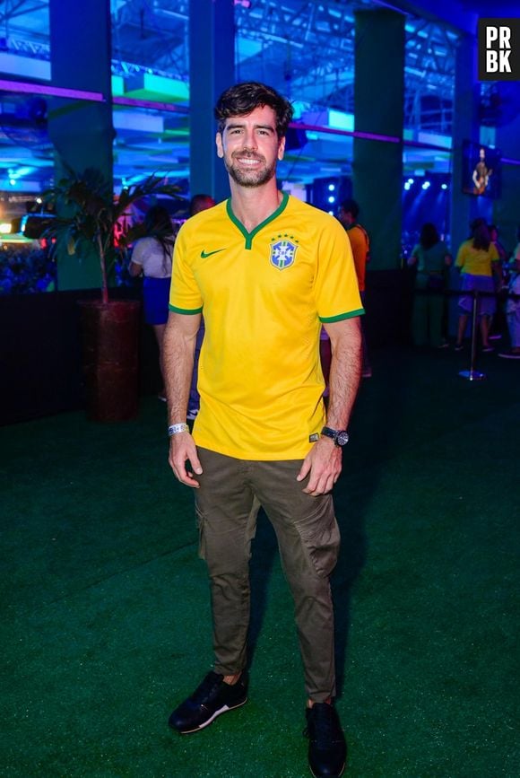 Marcos Pitombo se reúne com time de famosos para assistir estreia da Seleção Brasileira na Copa do Mundo no Qatar, no dia 24 de novembro de 2022