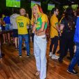 Copa do Mundo 2022: Ruivinha de Marte assiste ao 2º jogo do Brasil com jeans cintura baixa