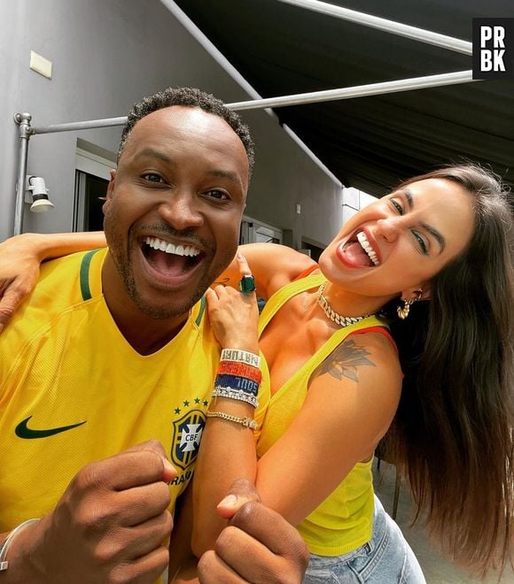 Copa do Mundo 2022: Thiaguinho e Carol Peixinho conferindo o 2º jogo do Brasil