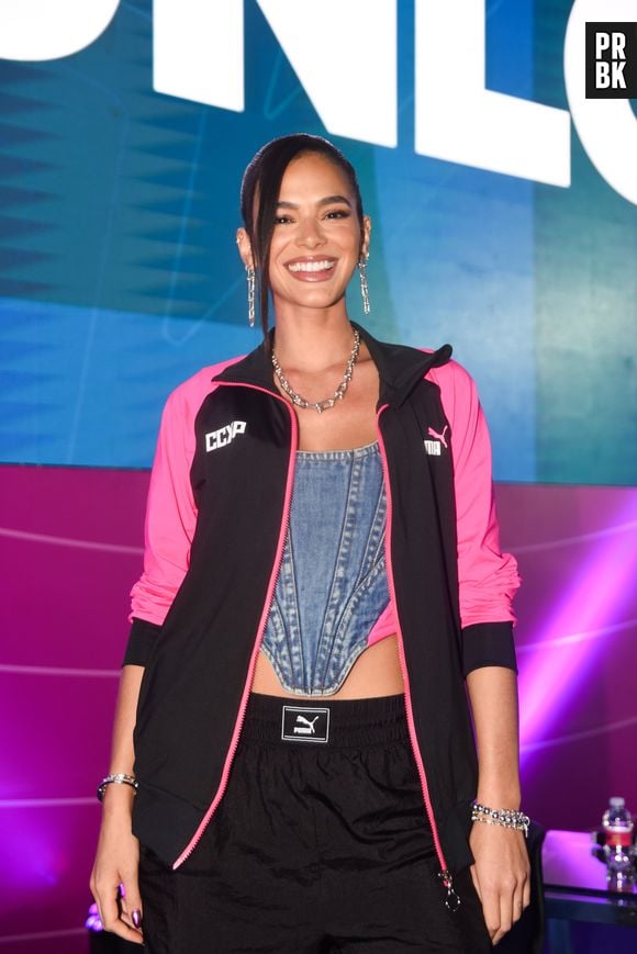 Bruna Marquezine aposta em look collab CCXP e Puma para evento em São Paulo