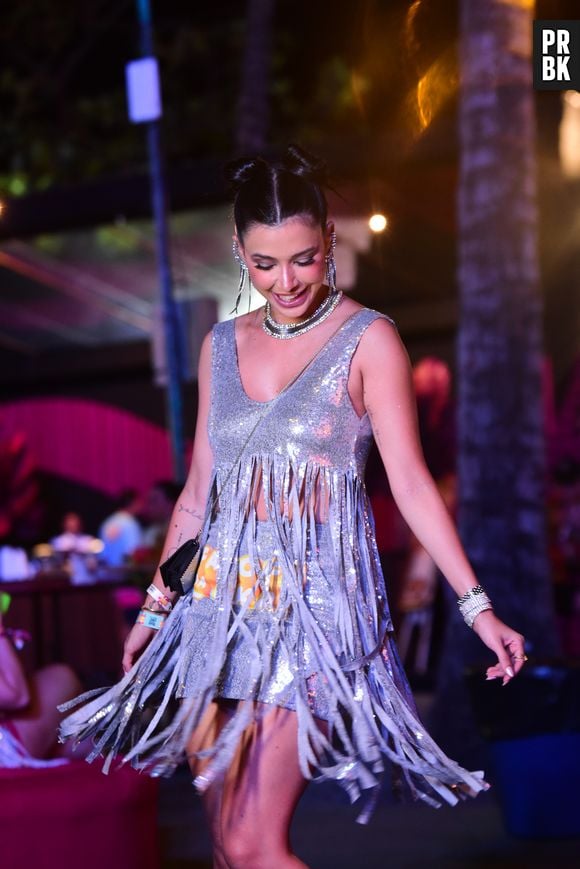 Farofa da Gkay: Rica de Marré se jogou nas franjas para look do evento