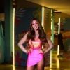 Farofa da Gkay: Nicole Bahls foi com look rosa para evento