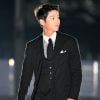 Agência de Song Joong Ki confirmou que ator está namorando, nesta segunda-feira (26)