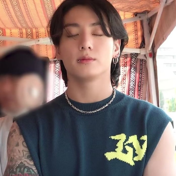 Jungkook, do BTS, mostrou braço tatuado em novo vídeo