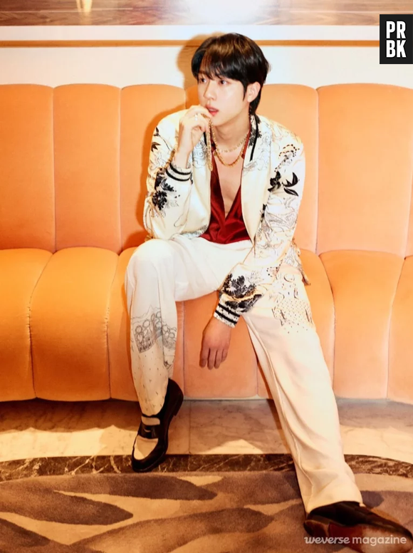 Worldwide Handsome do BTS também se jogou no decote para photoshoot