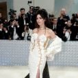 Anne Hathaway vai de Versace ao Met Gala 2023