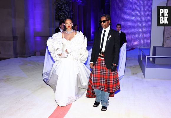 Rihanna aposta em look todo branco para o Met Gala 2023