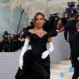 Anitta chama atenção no Met Gala com vestido da grife Marc Jacobs
