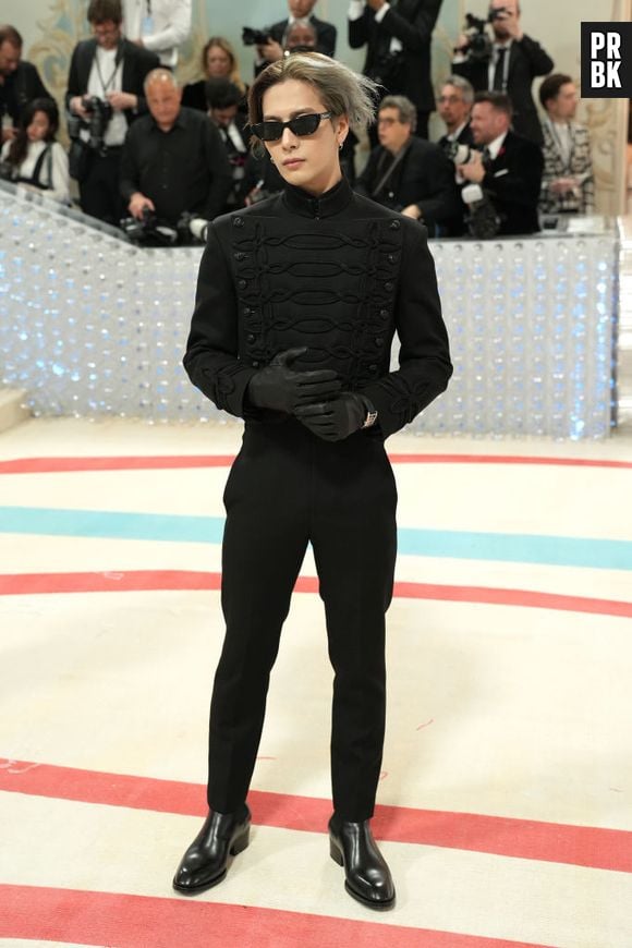 Jackson Wang escolhe look todo preto para o Met Gala 2023