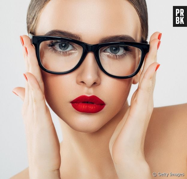 8 dicas de maquiagem para quem usa óculos e valorizar o olhar