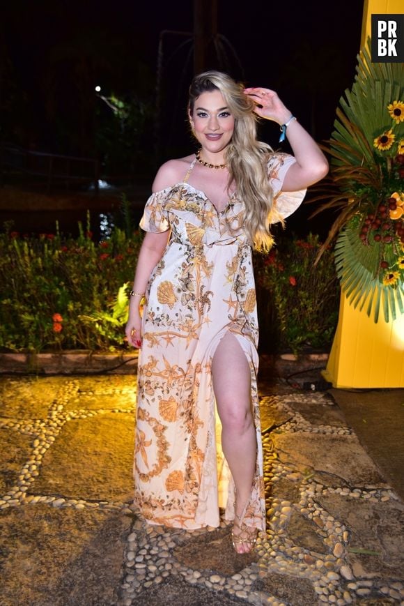 Marília, do BBB23, apostou em um longo vestido estampado