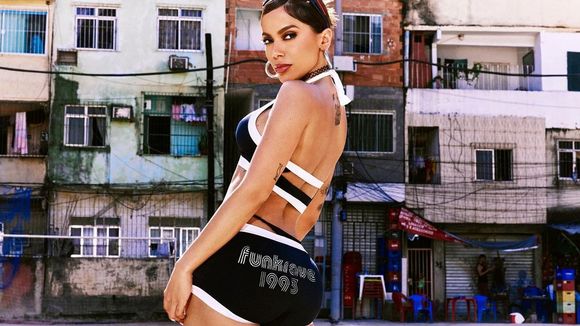 Sexo oral de Anitta é removido do clipe "Funk Rave" e motivo finalmente é revelado