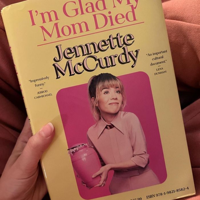 Jennette McCurdy escreveu um livro chamado &quot;Estou Feliz que Minha Mãe Morreu&quot;